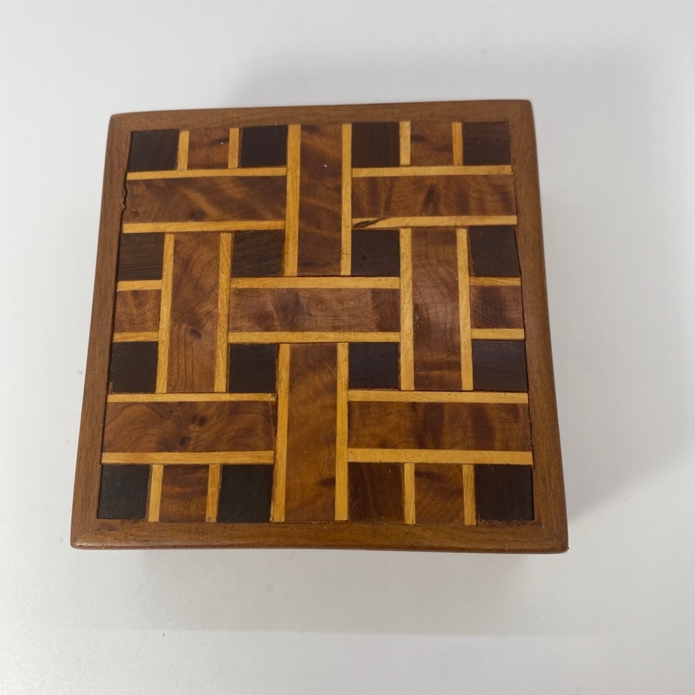 Vintage burl walnut wood trinket 3,5 inch by 3,5 inch #337 - Picture 5 of 6
